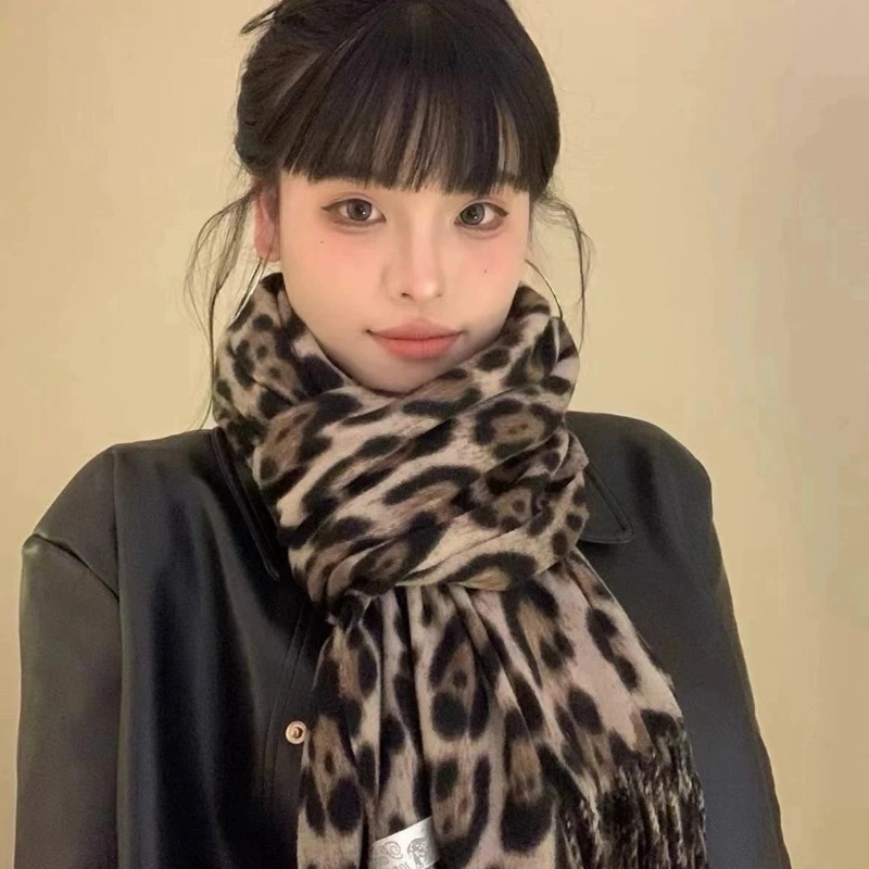 2025년 신상 레트로 실크 레오파드 패턴 스카프 가볍 - Women'S Winter Accessories Set 리뷰 및 가격